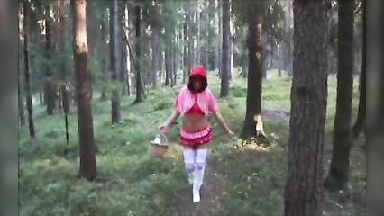 After a walk in the forest, a girl got a thick and cute dick in her ass