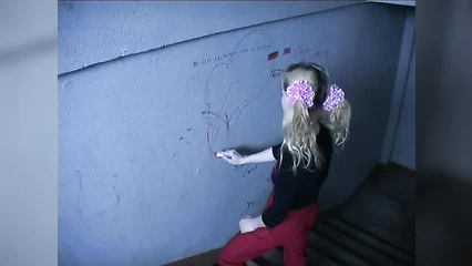 Three men lured a girl from the entrance to draw, but they didn’t draw, but three of them ate her