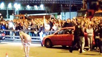The girl shows a striptease before the start of the night races