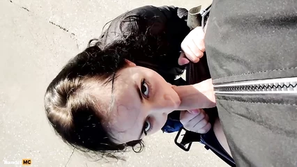 Picked up the dick with her lips on the embankment