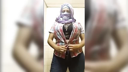 Hid her face and flash her tits