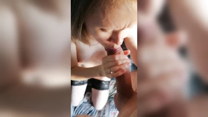 Cumshot in mouth