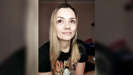 Showed and jerked off her unshaven pussy