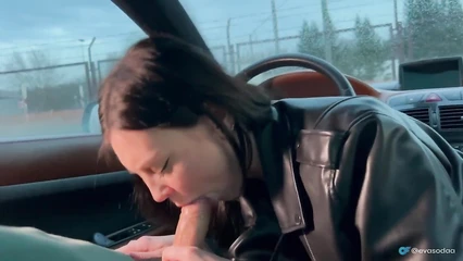 Car Washer Agrees to Give Blowjob in Car