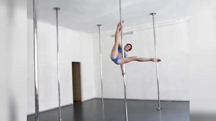 Erotic dancing from a flexible beauty