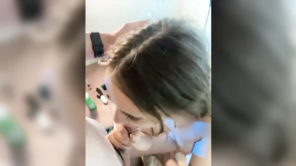 She sucked and spread her legs for her subscribers