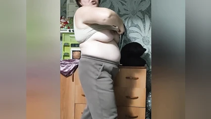 Fat woman flashed her tits
