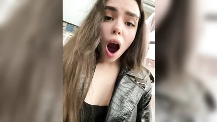 Собралась передёрнуть кабачком в туалете