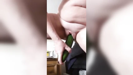 Бабушка обожает большие спелые огурцы