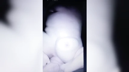Шлюха лижет попу