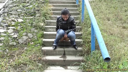 Freezing outside, she took off her pants and pissed on the steps