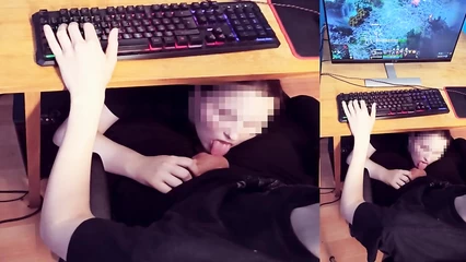 I took it into my mouth from a gamer under the table